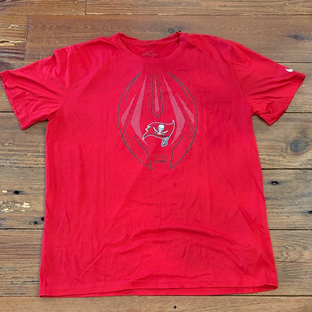 Nike Red Tampa Bay Buccaneers Graphic Short Sleeve Tee - Red